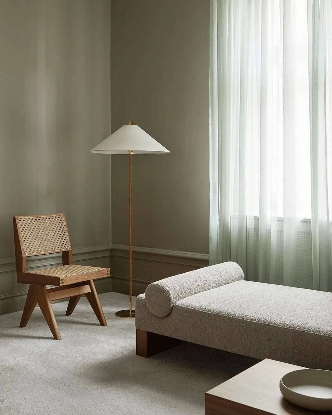 9602 Floor Lamp