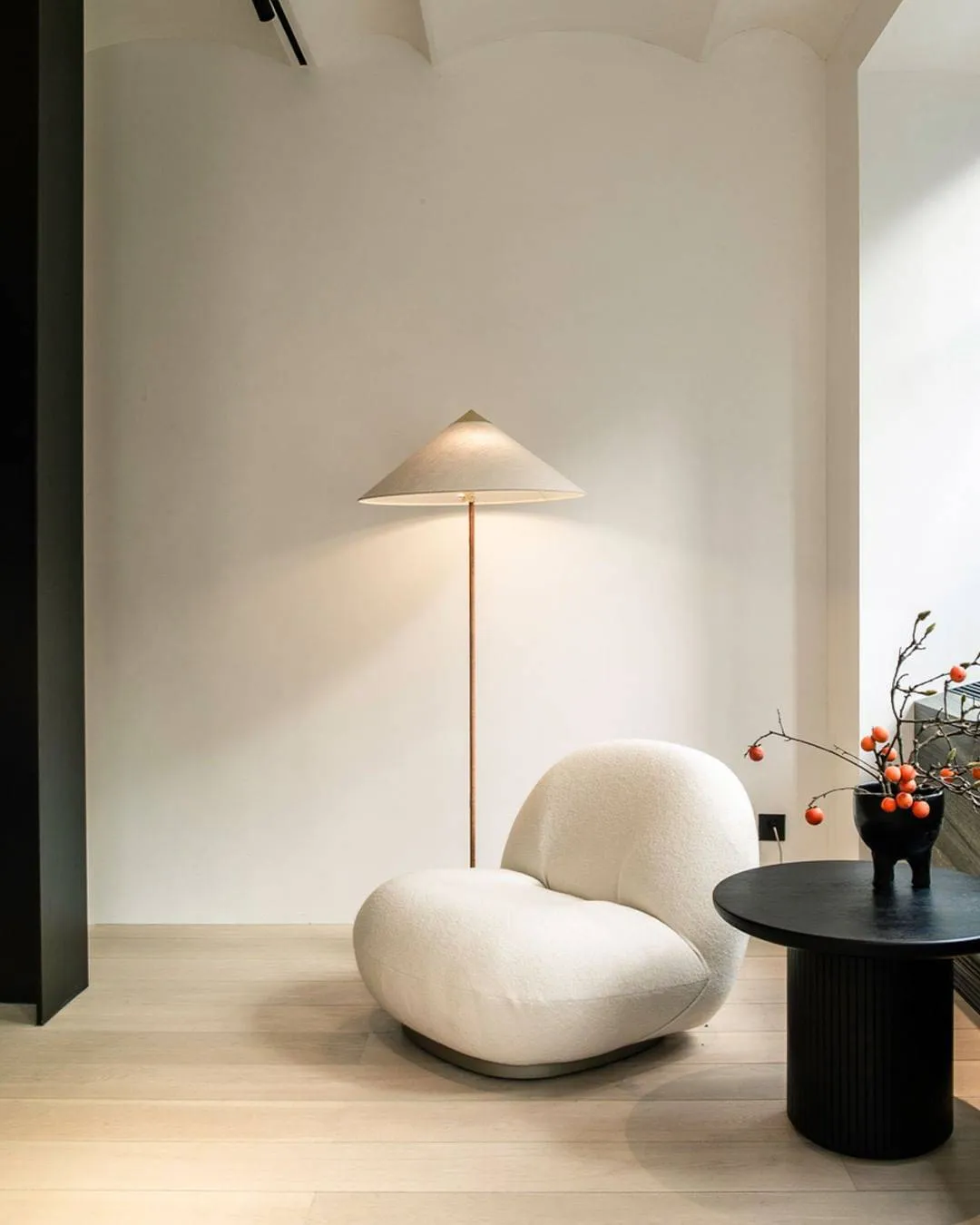 9602 Floor Lamp