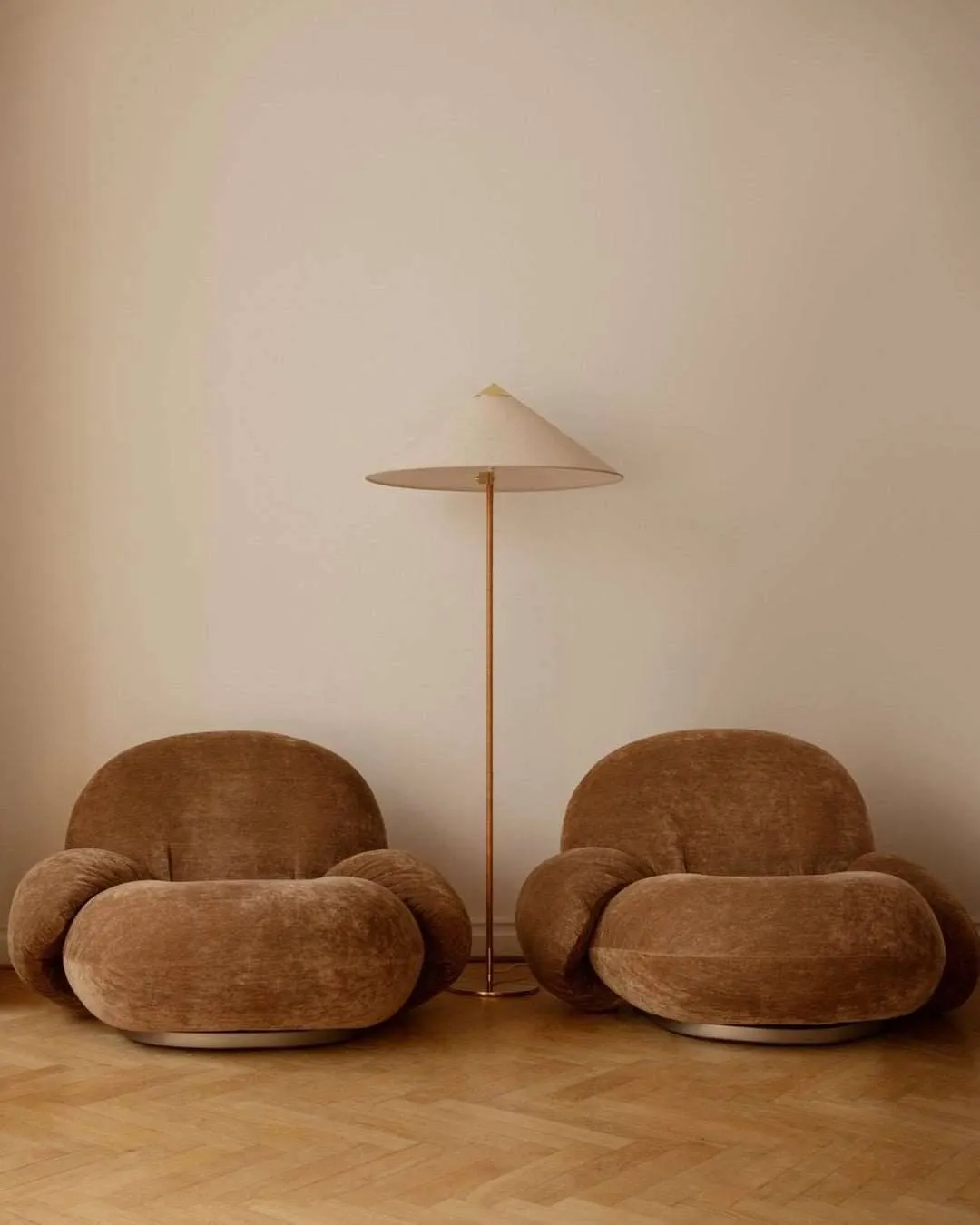 9602 Floor Lamp