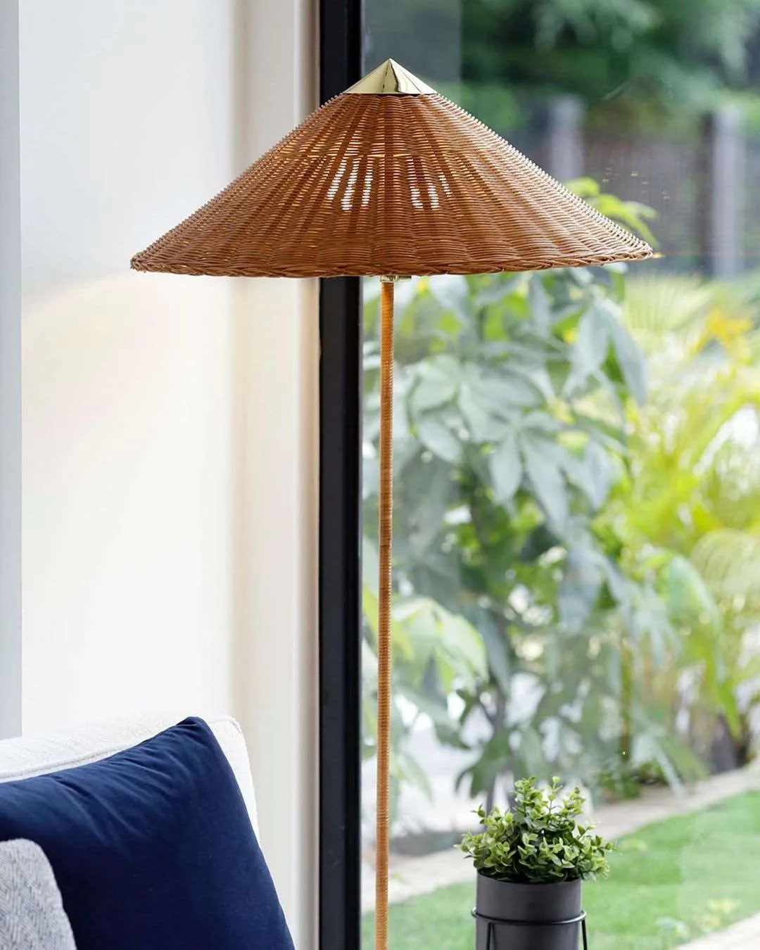 9602 Floor Lamp