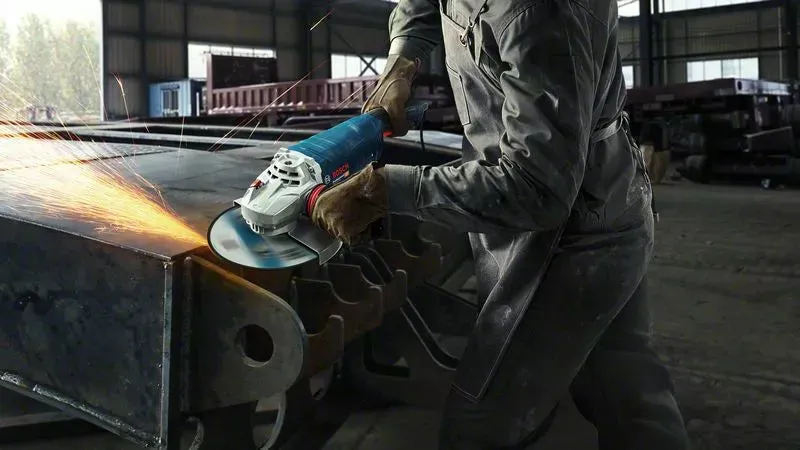 Bosch Professional | Angle Grinder Large GWS 24-180 P