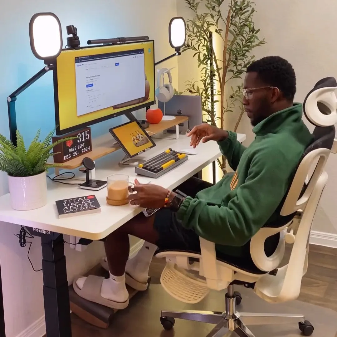 Square 3 Plus Desk Lamp: Illuminate Your Workspace with Style