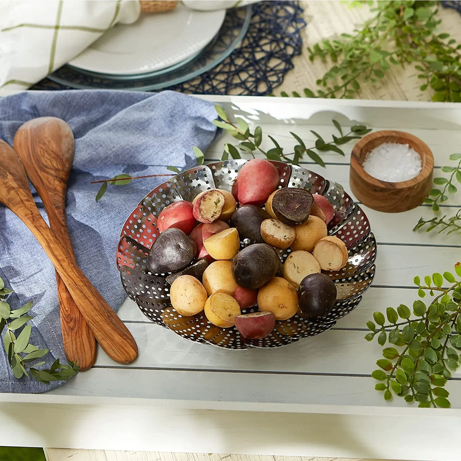 Stainless Steel Vegetable Steamer 9"